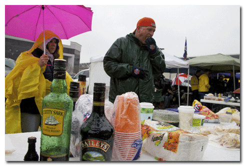 CuttySark in Rain: True fans demonstrate the meaning of die-hard... 