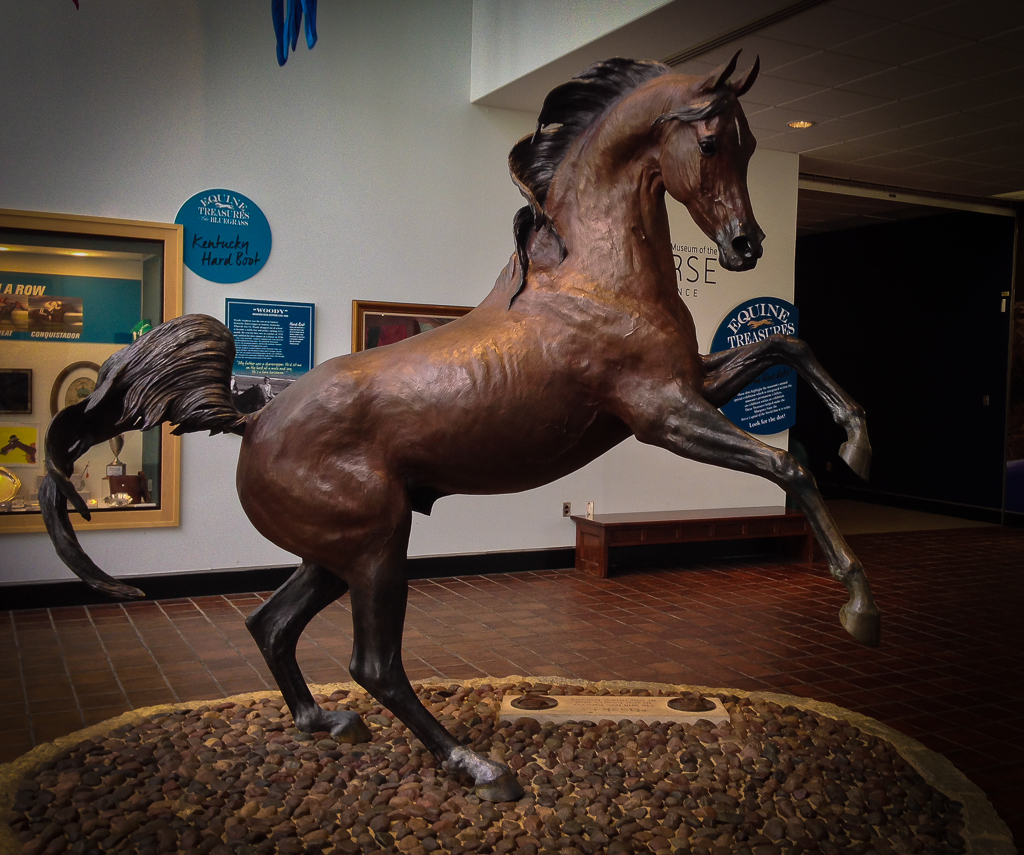 Each day when I arrived at the museum to draw, the guard on duty would encourage me to draw this beautiful stallion sculpture in the entrance hall. 
