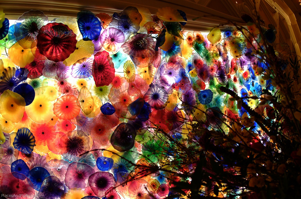 Fiori di Como an 18 foot chandelier consisting of 2000 handblow flowers at the Bellagio Casino in Las Vegas.