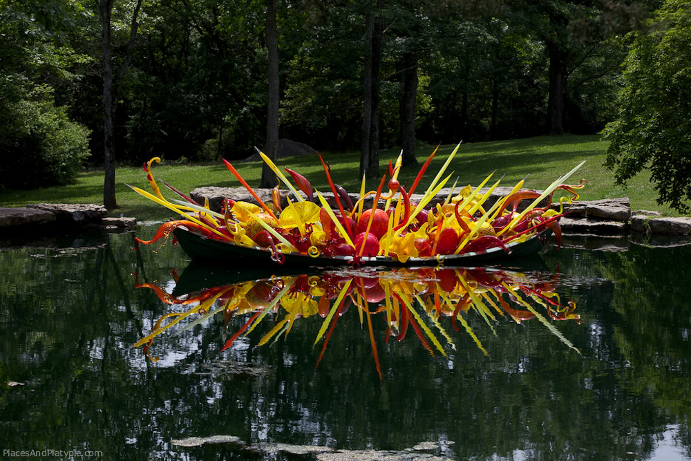 Cheekwood - Nasville, TN: Ikebana Boat on a small lake in the gardens.
