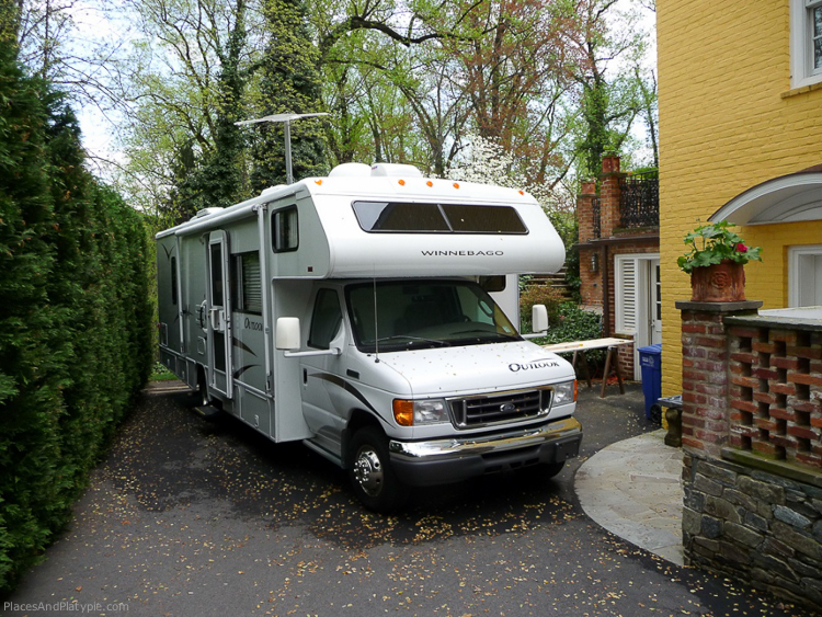 Parked and ready for some really hard and precise carpentry work.