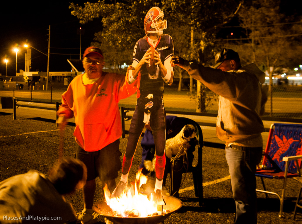 This ex-Buffalo player is now quarterback for the visiting Jaguars team!  Burn, baby, Burn!