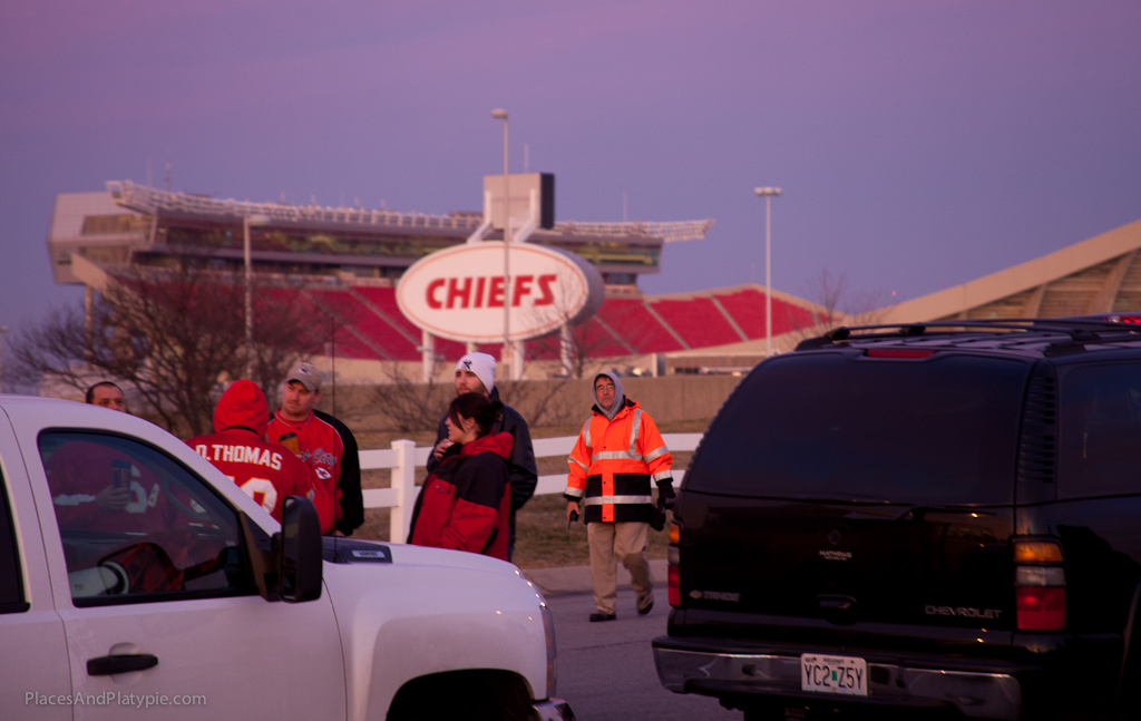 Waiting 2 hours for the gates to open creates opportunities for meeting the fans