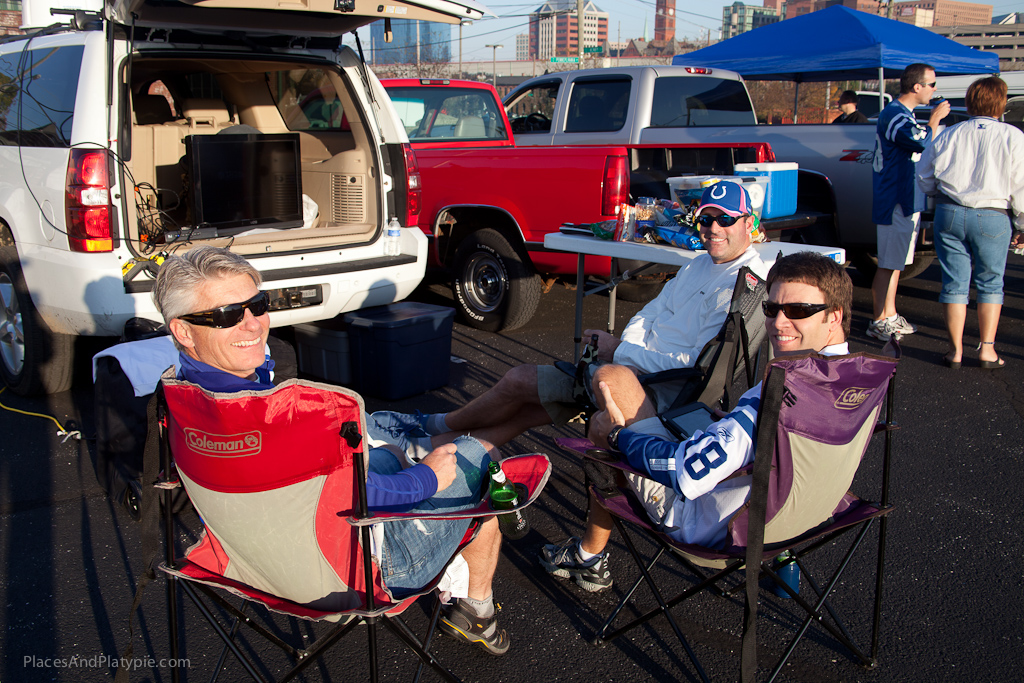 Movie stars - early to avoid the crowds recognizing them on the way in! (Lookin GOOD, Guys!)