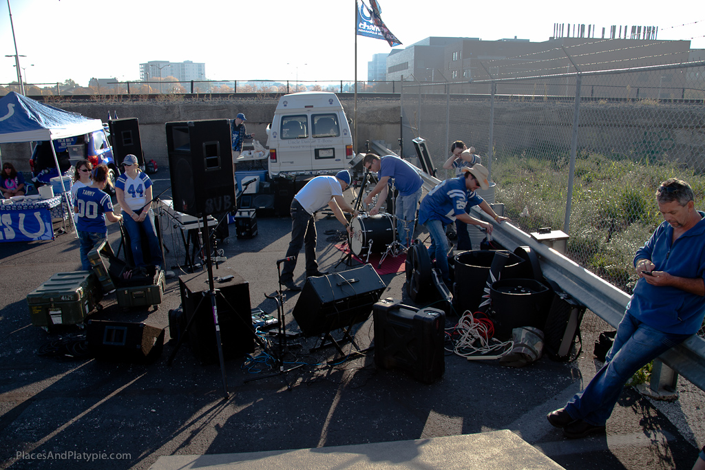 Compass Rose sets up to entertain the Tailgating Troops!