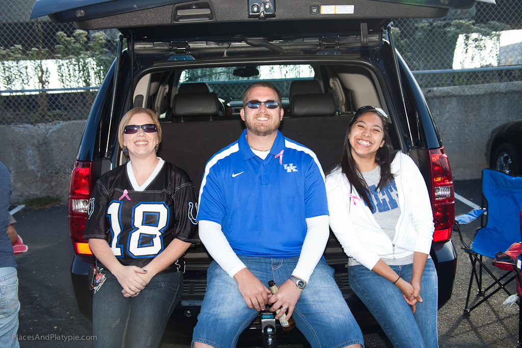 HE'S a happy tailgater!