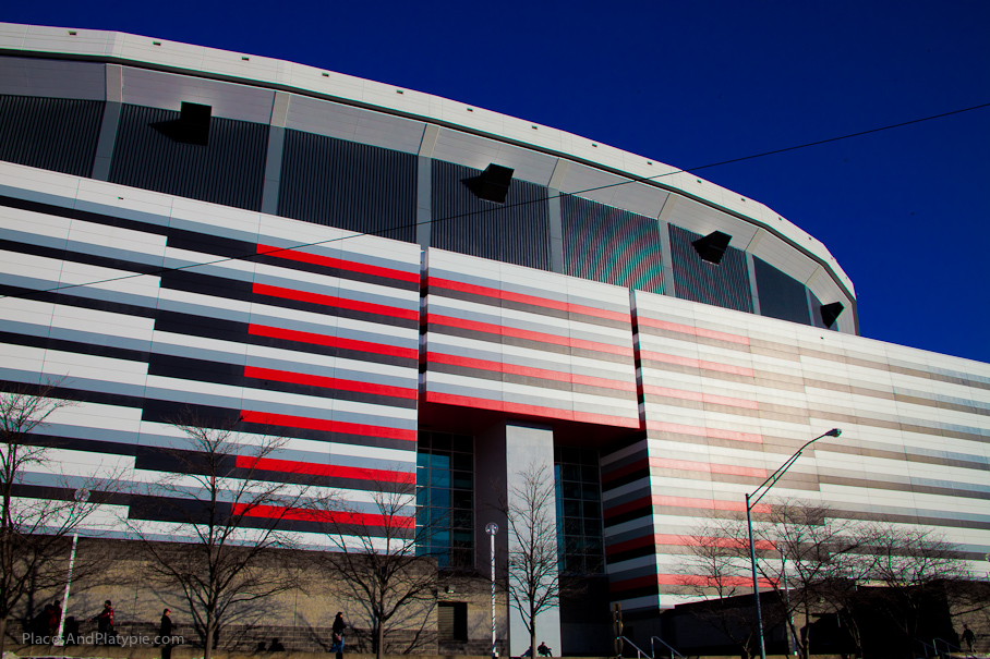 Falcons colors on the Georgia dome - beautiful!