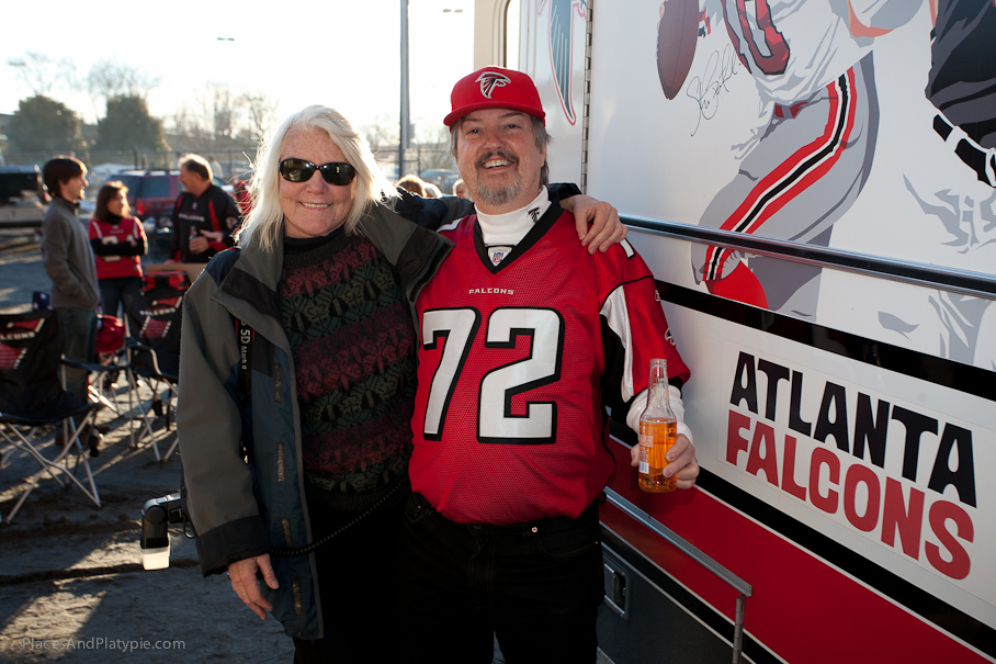 Peg of Platypie and Tom of Fanbulance - great meeting of great fans!