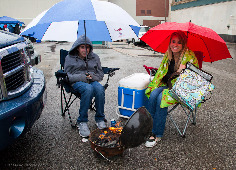 Hmmm… chairs, fire, cooler, warm cothes, umbrellas, thermal shoulder bag, Beer - these guys are SET!