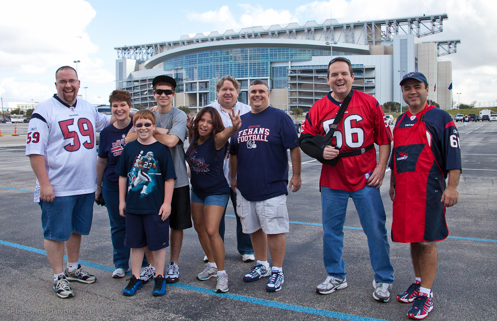 LOOKS like plenty of room in there! We ended up going inside after all and got right to it with the fans - and great fans they are, too!