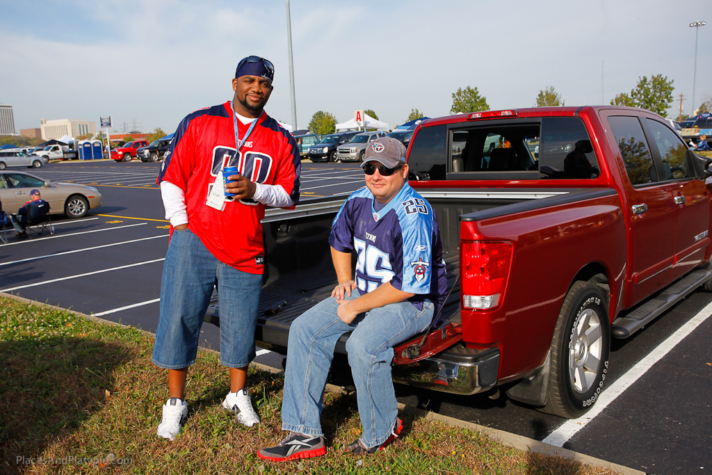 Here's the tail, here's the gate, here's the beer - it's that simple! (Nice shoes!)