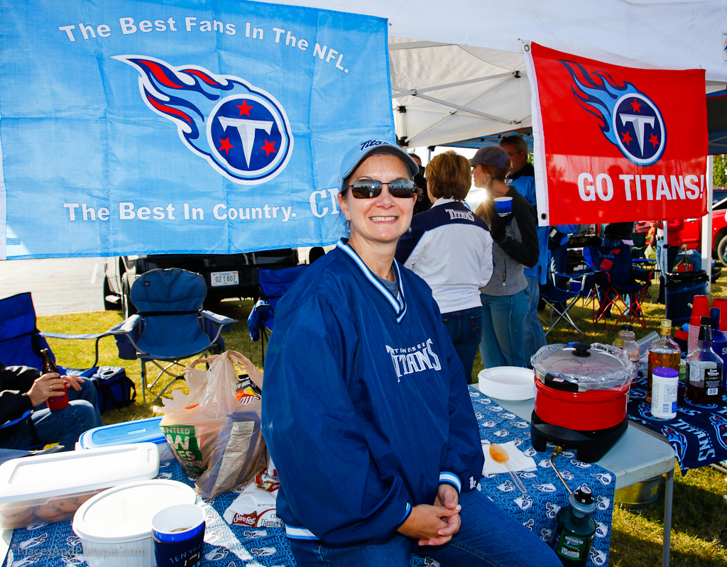 She is showing the Titans colors in style!